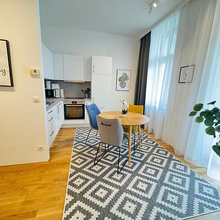 Trendy Apartment Zentral Gelegen Viena Exterior foto